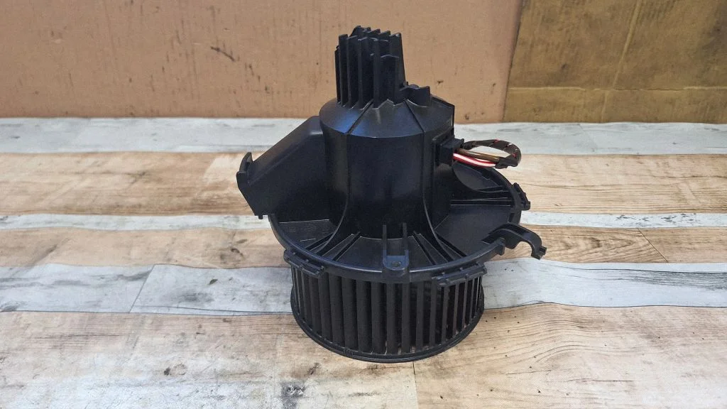 Heater fan/blower D8087