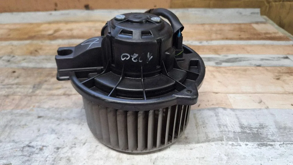 Heater fan/blower – Toyota Corolla Verso AR10 (2004-2009)