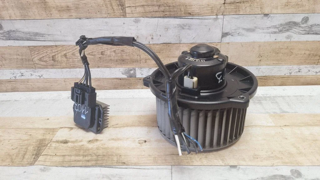 Heater fan/blower – Toyota Corolla Verso E121 (2001-2004)