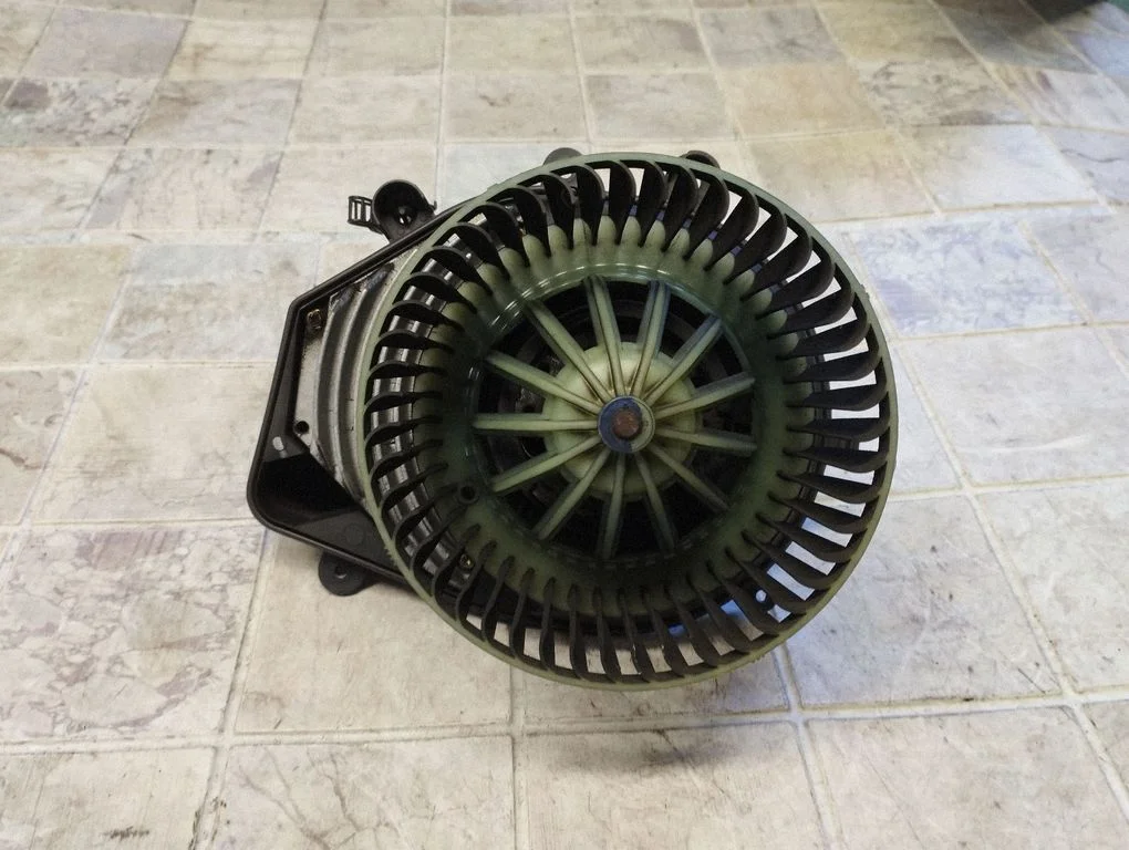 Krāsniņas ventilators/pūtējs 740221233F