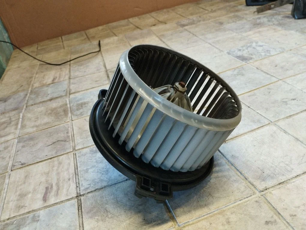 Heater fan/blower – Toyota Corolla Verso E121 (2001-2004)