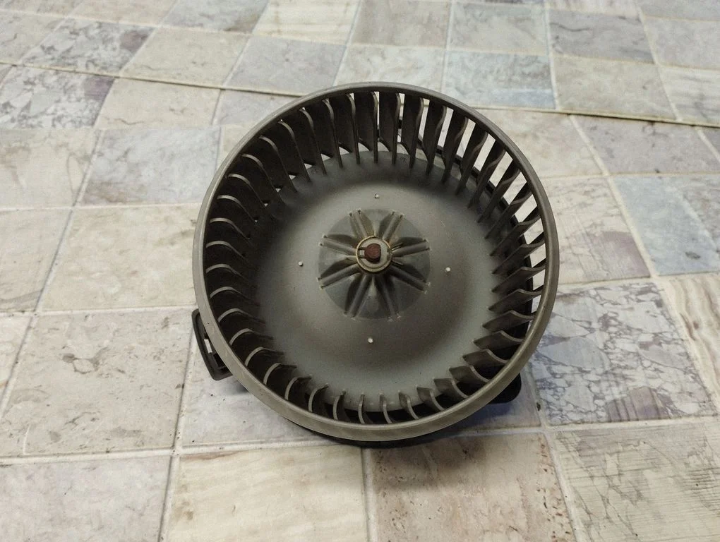 Heater fan/blower – Toyota Corolla Verso E121 (2001-2004)