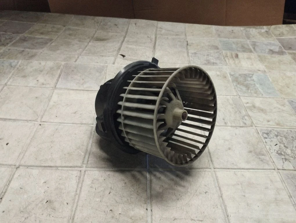 Krāsniņas ventilators/pūtējs 6C1H18456CA
