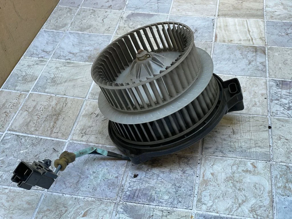 Salongipuhur – Toyota Avensis Verso (2001-2009)