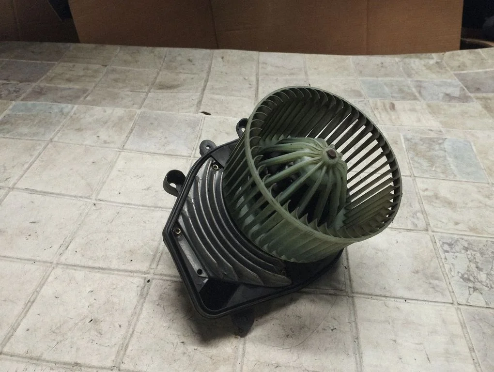 Krāsniņas ventilators/pūtējs 740221233F