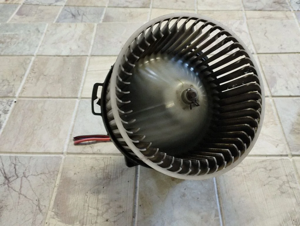 Heater fan/blower BN7N02