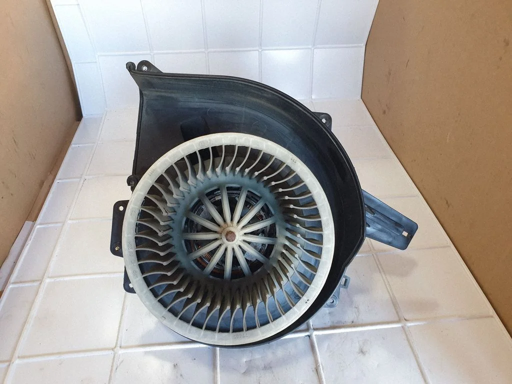 Salongipuhur 6Q1820015C