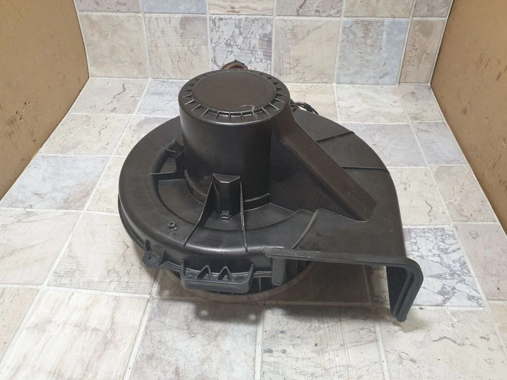 Krāsniņas ventilators/pūtējs 6Q1820015G