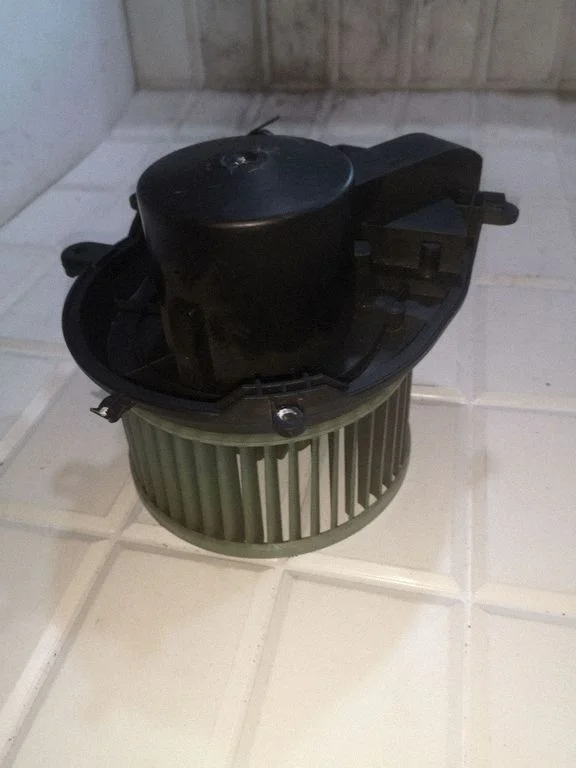 Krāsniņas ventilators/pūtējs 8D1820021