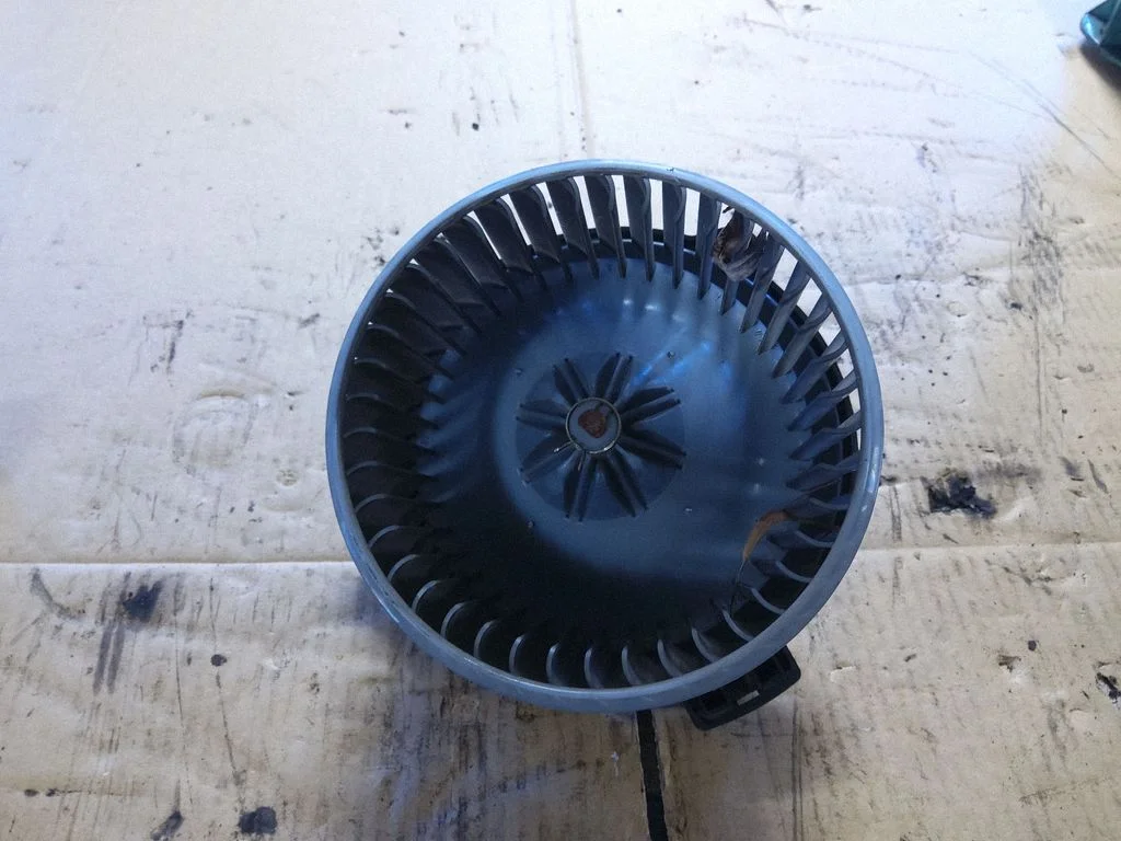 Heater fan/blower – Toyota Corolla Verso E121 (2001-2004)