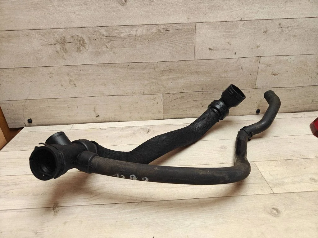 Engine coolant pipe/hose 8E0121049T
