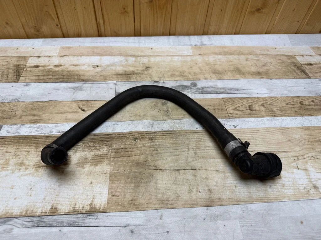 Engine coolant pipe/hose