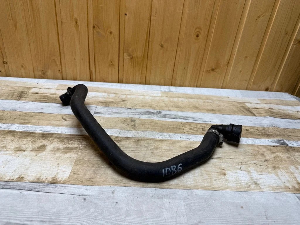 Engine coolant pipe/hose