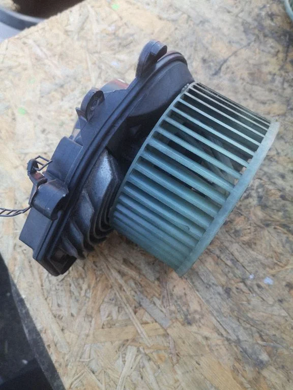 Krāsniņas ventilators/pūtējs 740221233F