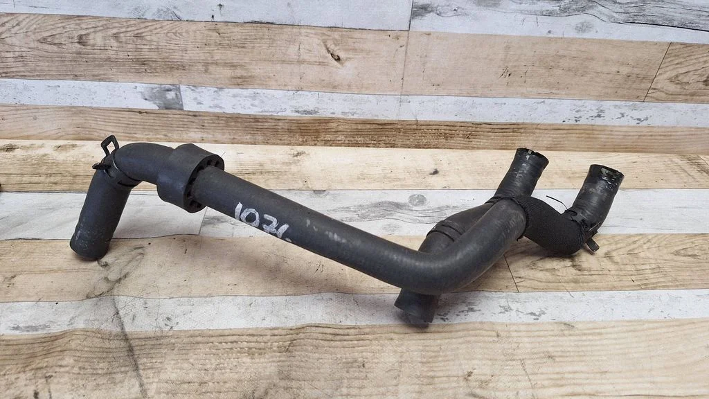 Engine coolant pipe/hose