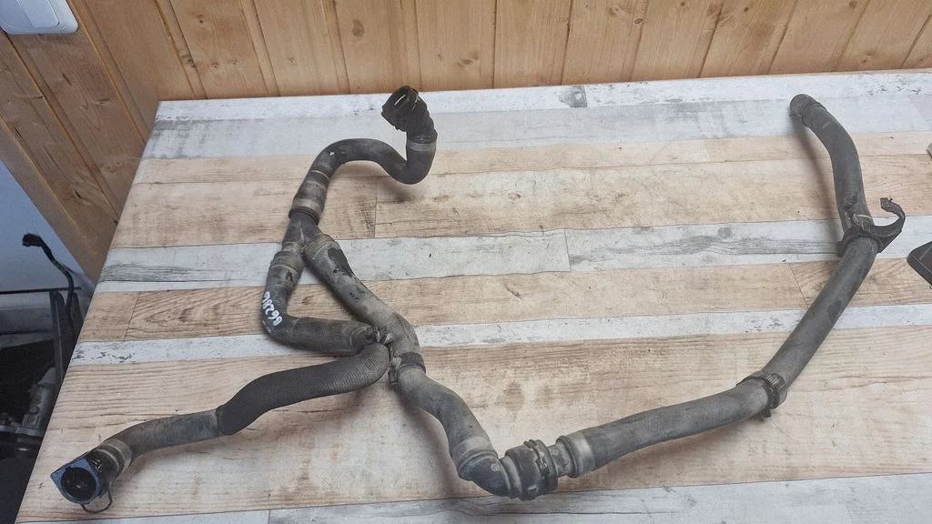 Engine coolant pipe/hose 9208184