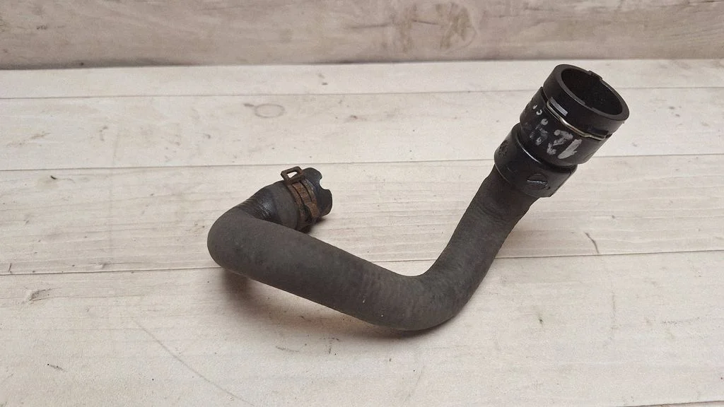 Engine coolant pipe/hose S0000379