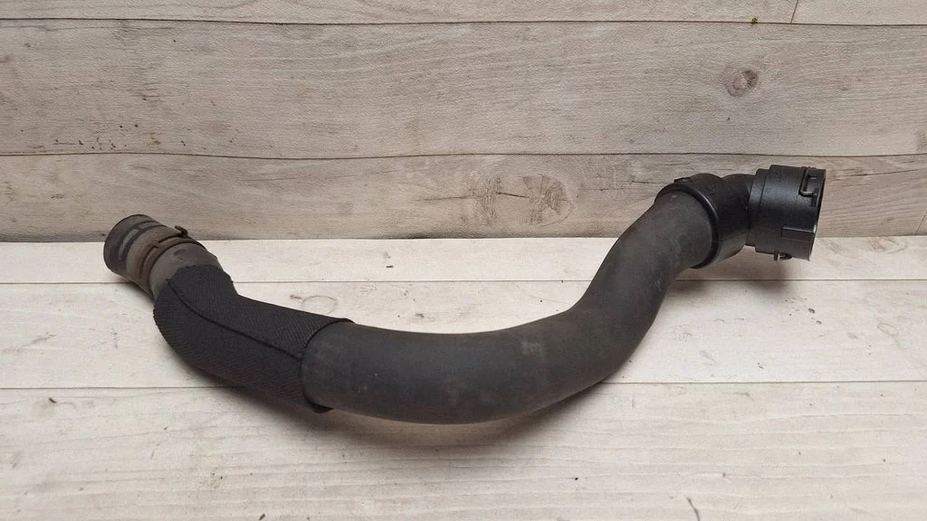 Engine coolant pipe/hose S5000260
