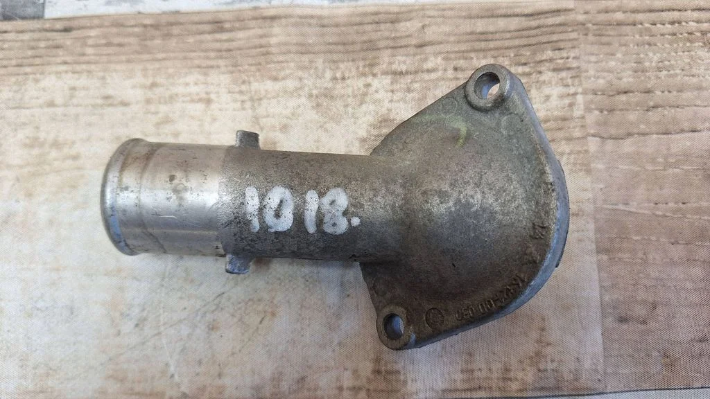 Engine coolant pipe/hose – Toyota Matrix (E130) (2001-2008)