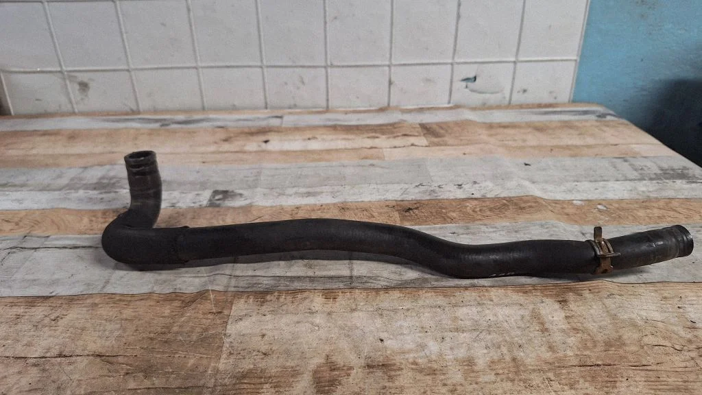 Engine coolant pipe/hose 15476810