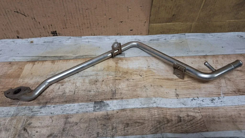 Engine coolant pipe/hose