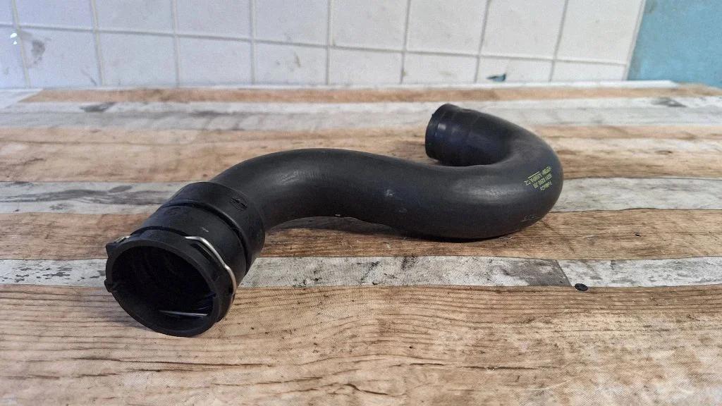 Engine coolant pipe/hose S4000250