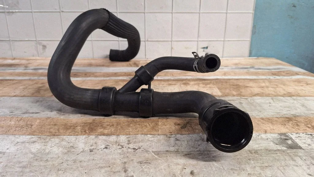 Engine coolant pipe/hose S4000250