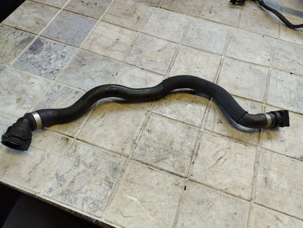 Engine coolant pipe/hose 17127805796