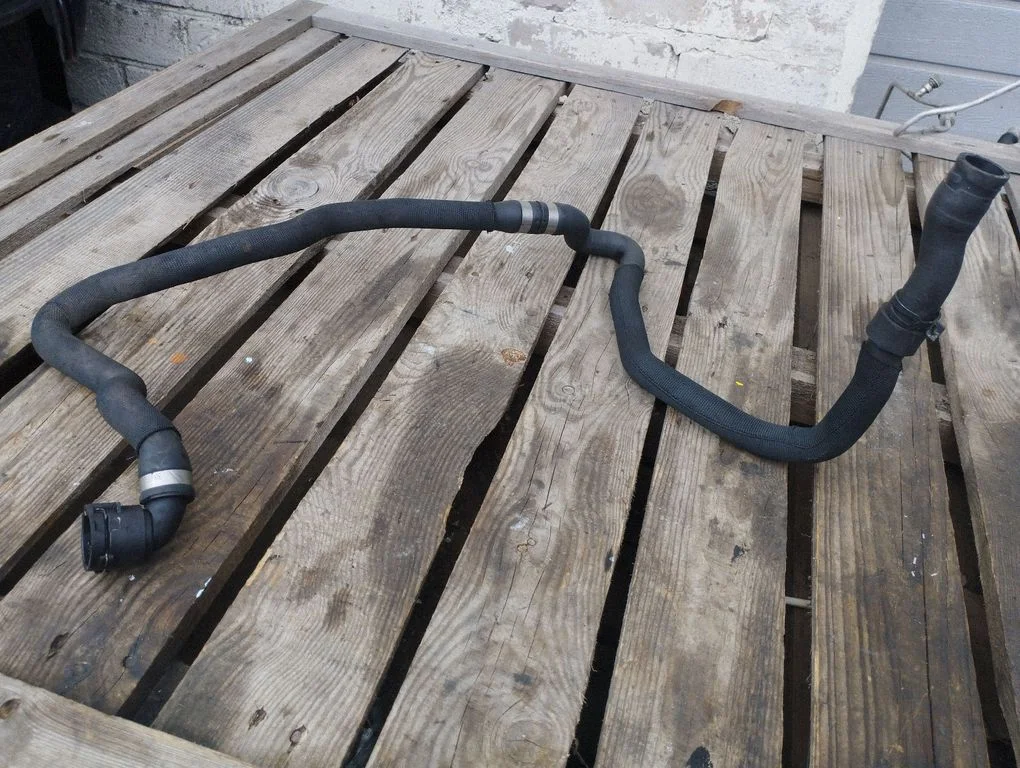 Engine coolant pipe/hose 6982171