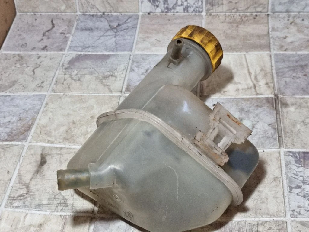 Coolant expansion tank/reservoir cap 96314169