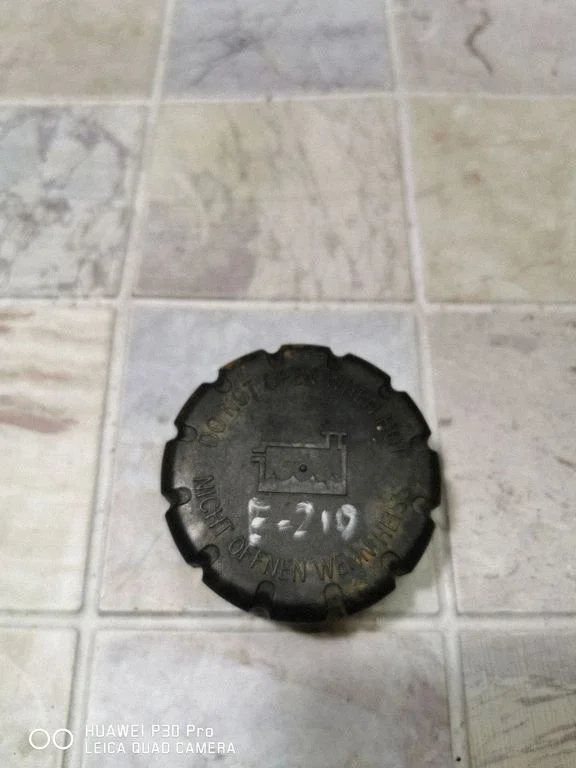 Coolant expansion tank/reservoir cap 2105010415