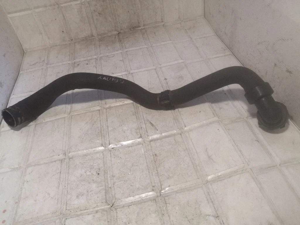 Engine coolant pipe/hose S4000251
