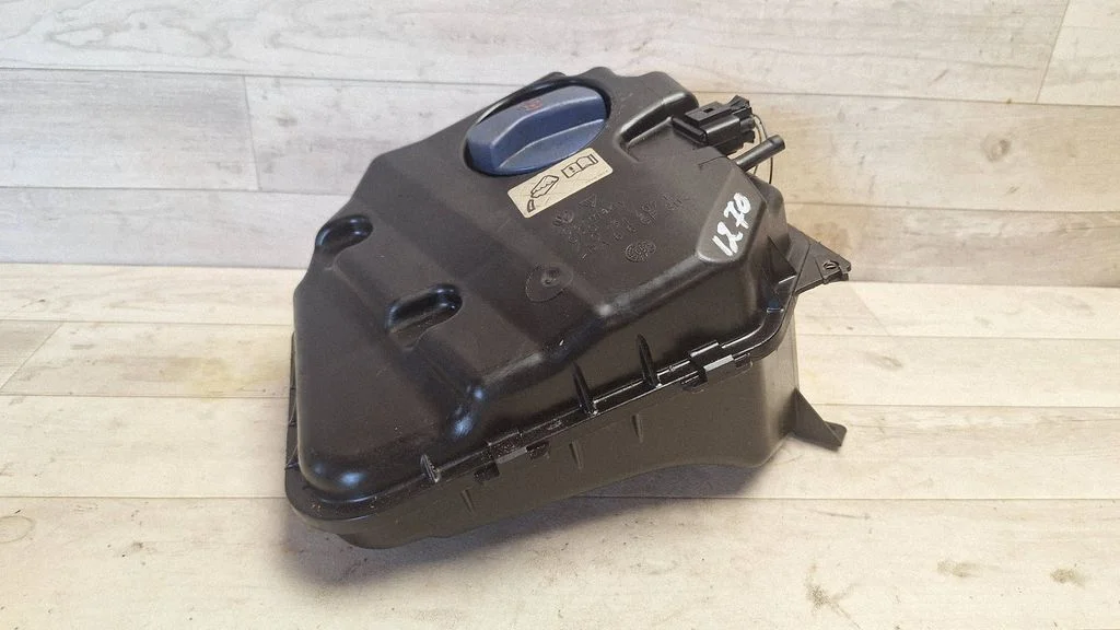 Coolant expansion tank/reservoir 7L0121407E