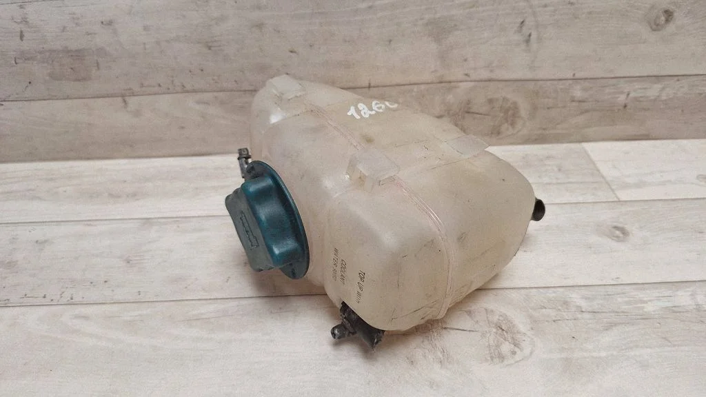 Coolant expansion tank/reservoir 9445462