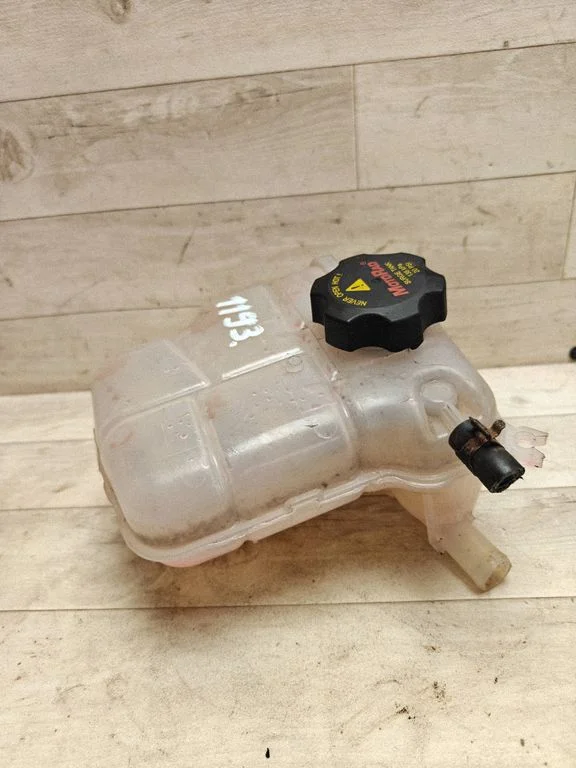 Coolant expansion tank/reservoir TH157