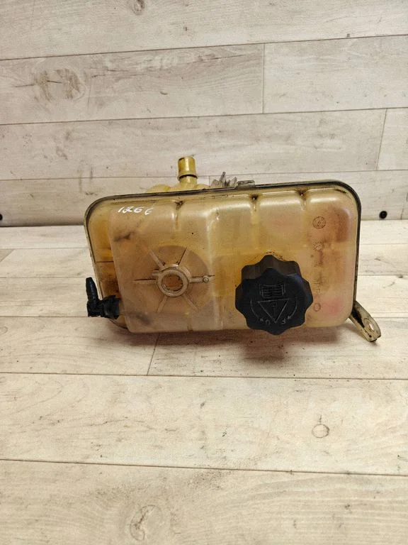 Coolant expansion tank/reservoir