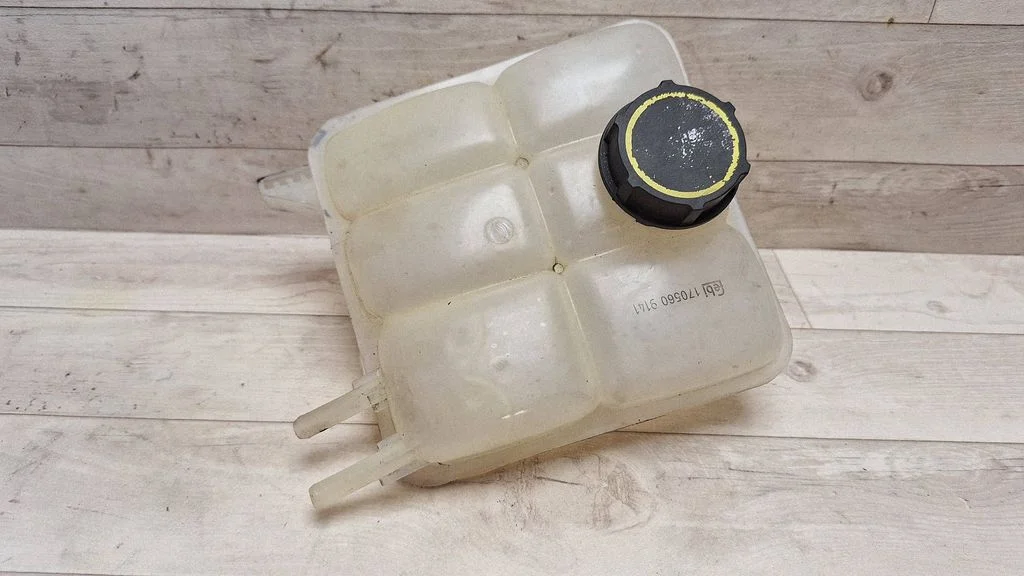 Coolant expansion tank/reservoir