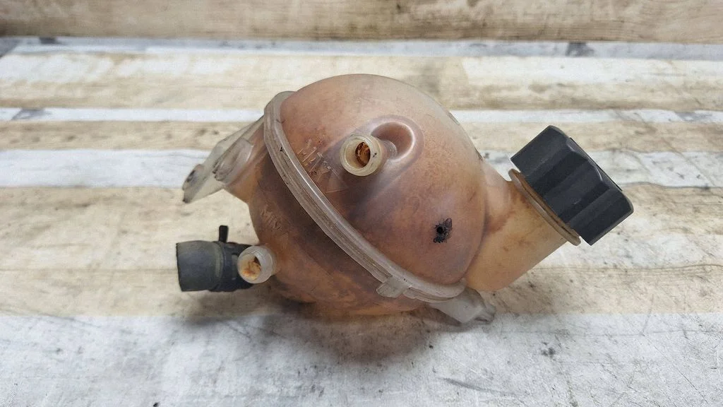 Jahutusvedeliku paisupaak 9680996880