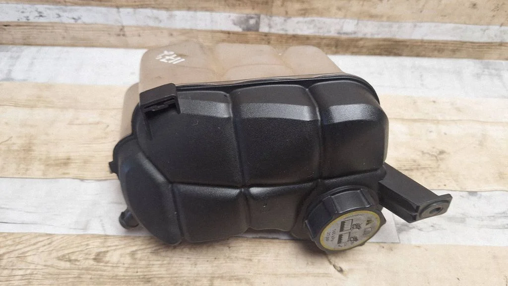 Coolant expansion tank/reservoir 6G918K218