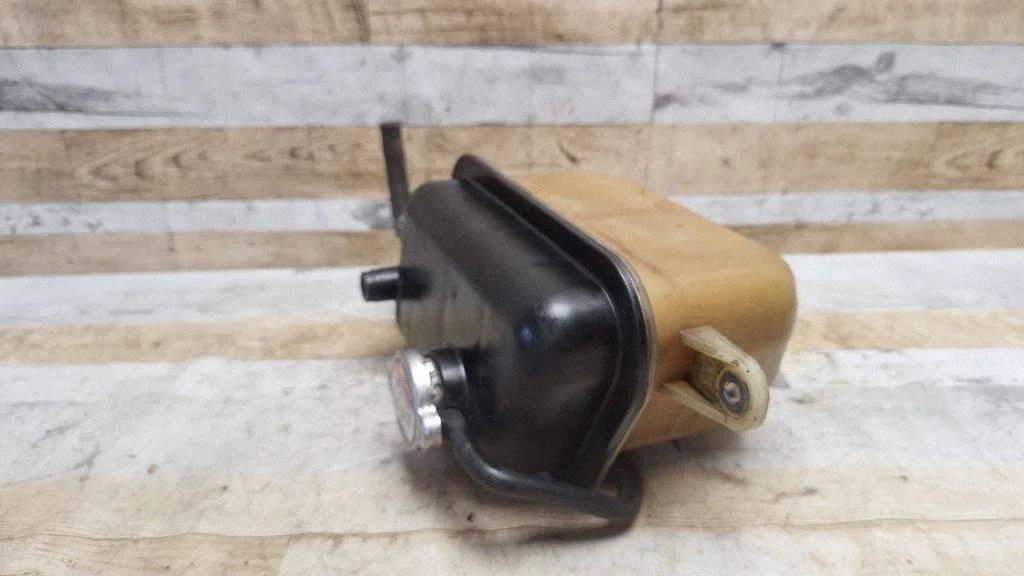 Coolant expansion tank/reservoir