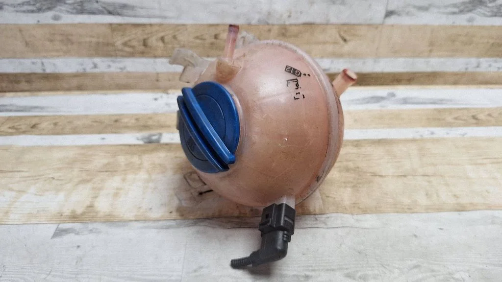 Coolant expansion tank/reservoir – Volkswagen Passat B5.5 (2001-2005)