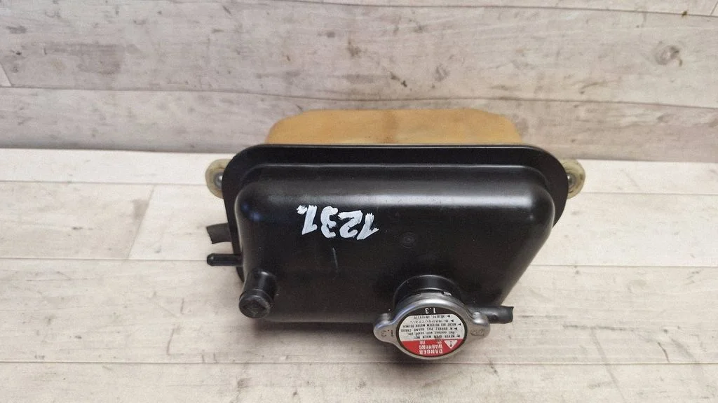 Coolant expansion tank/reservoir