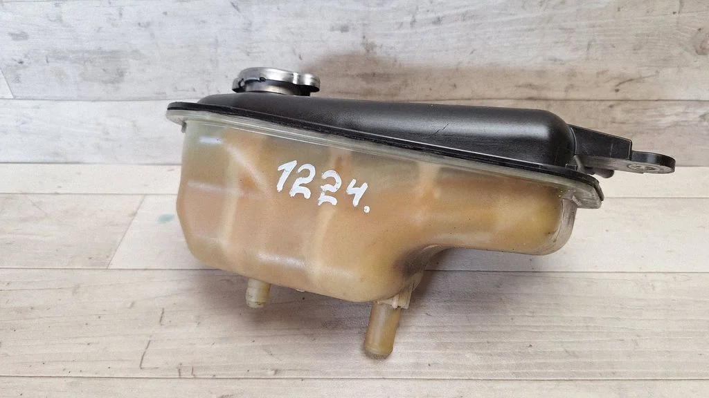 Coolant expansion tank/reservoir
