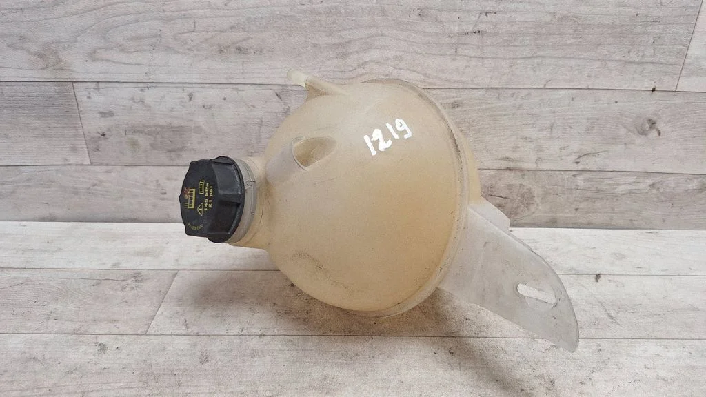 Coolant expansion tank/reservoir BK218K218AH