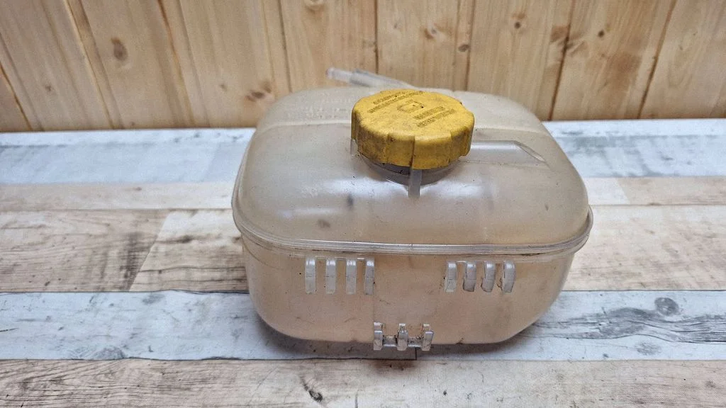 Coolant expansion tank/reservoir – Opel Astra H (2004-2012)