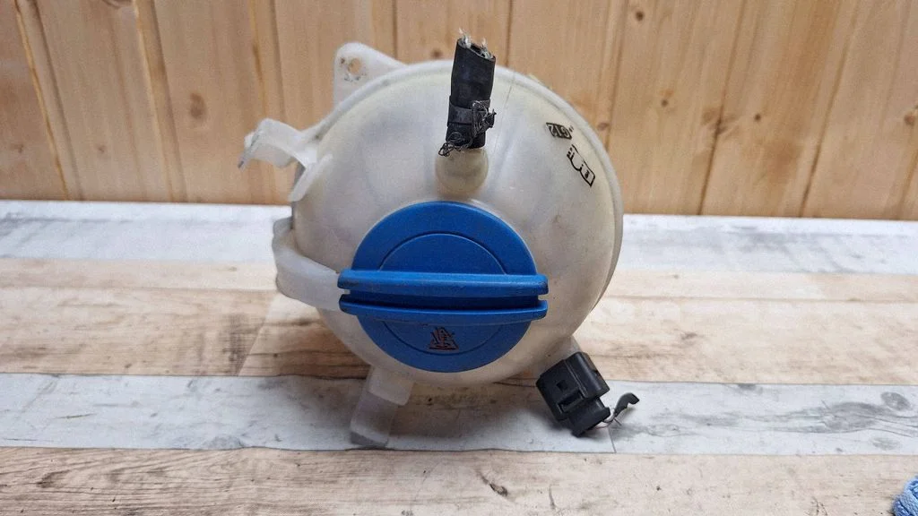 Coolant expansion tank/reservoir 1K0121401A