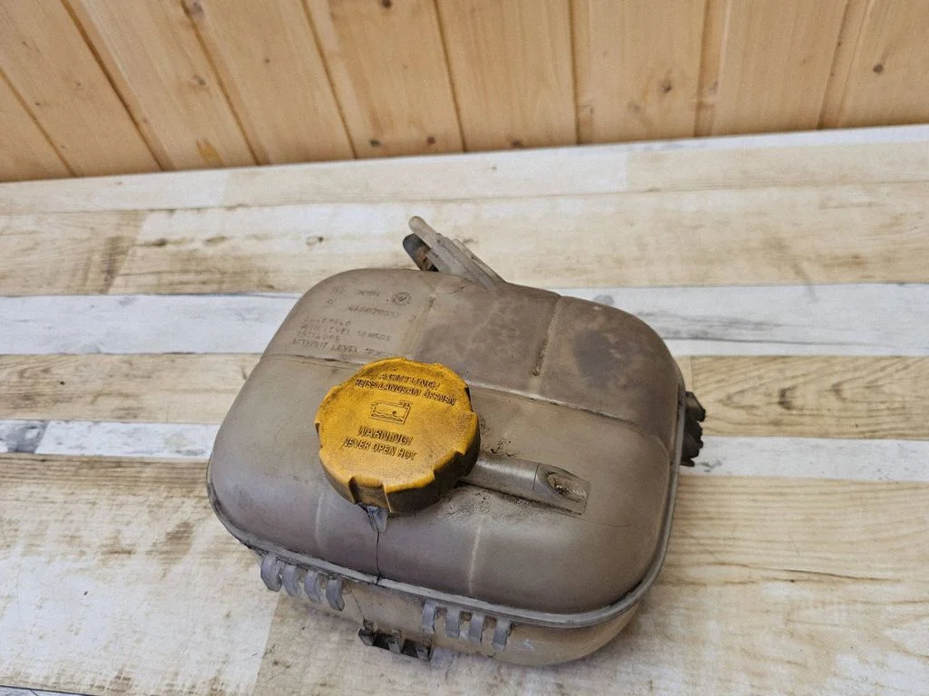 Coolant expansion tank/reservoir 24469940