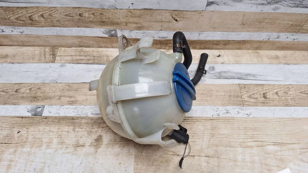 Coolant expansion tank/reservoir