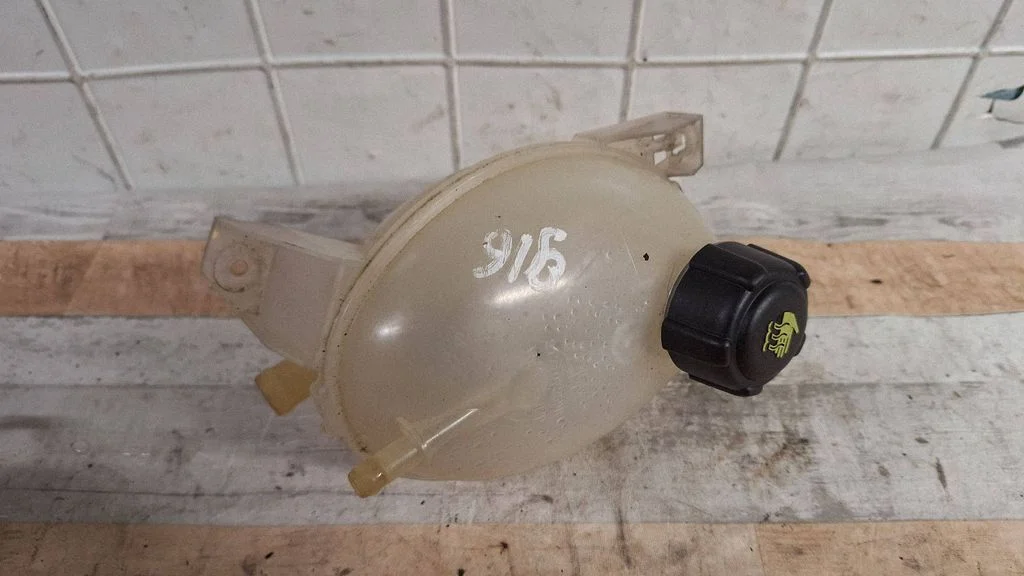 Coolant expansion tank/reservoir 217107259R