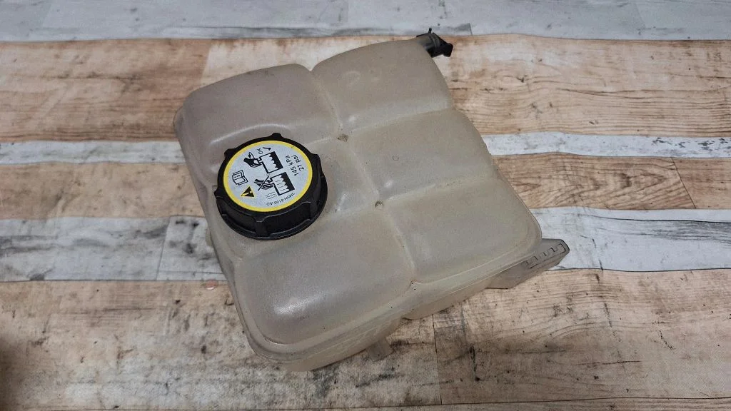 Coolant expansion tank/reservoir 8V618K218